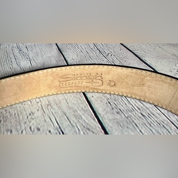 B.B. Simon Belt. Red & White with Gold Buckle & End Tip. Genuine Leather. Size L main image 6